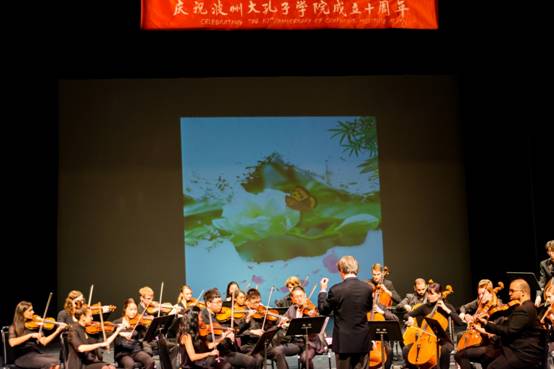 AK在线手机版（大中国区）与波州大音乐学院师生为孔院十周年庆典合奏《茉莉花》《赶牲灵》.jpg